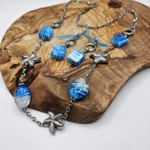 Collier et boucles bord de mer